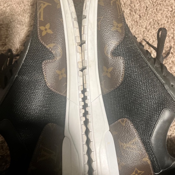 Louis. Vuitton sneakers size 9 - Picture 9 of 9